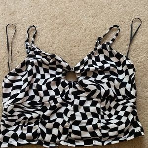 Juniors’ SO Cropped Keyhole Tank!